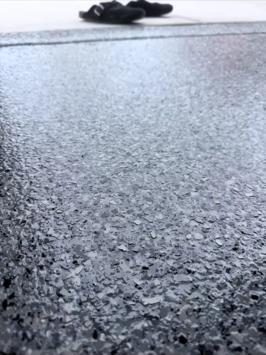 Low angle of a glossy flake floor finish